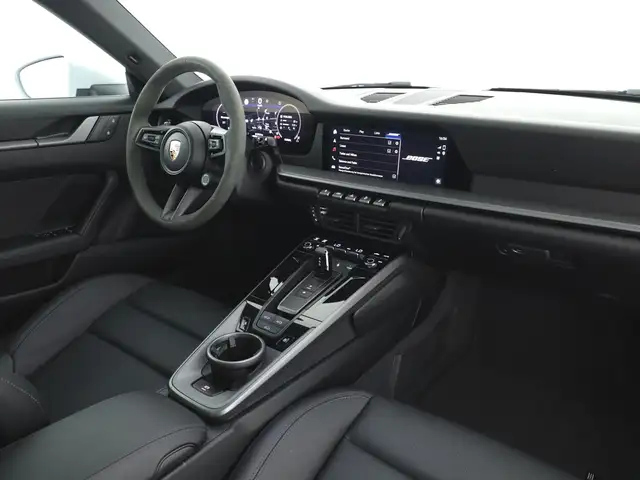 Porsche 911 view 7