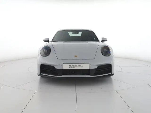 Porsche 911 view 3