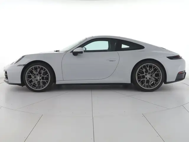 Porsche 911 view 5