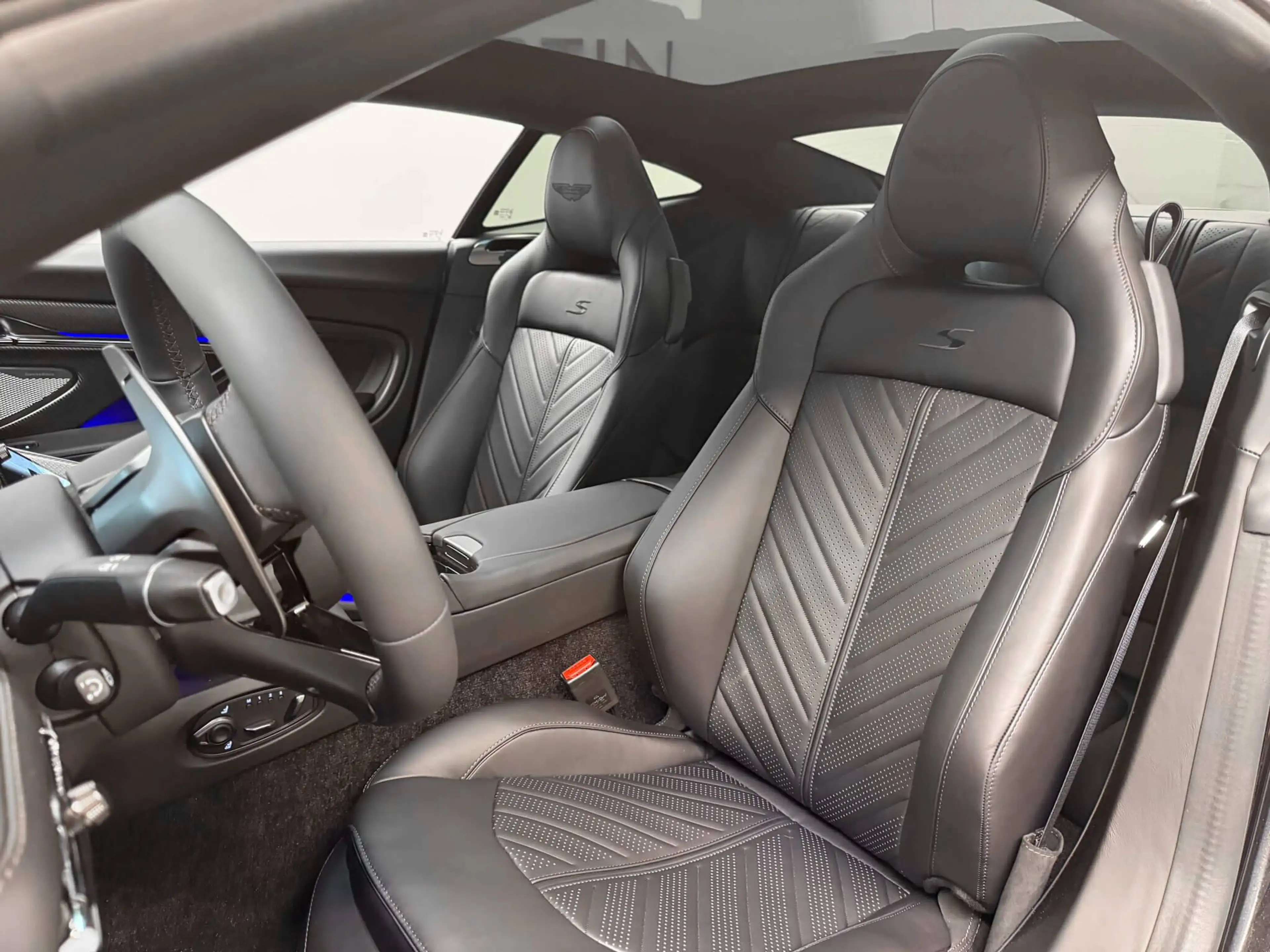 Aston Martin DB12 S Coupe | Aston Martin Brussels — photo 7