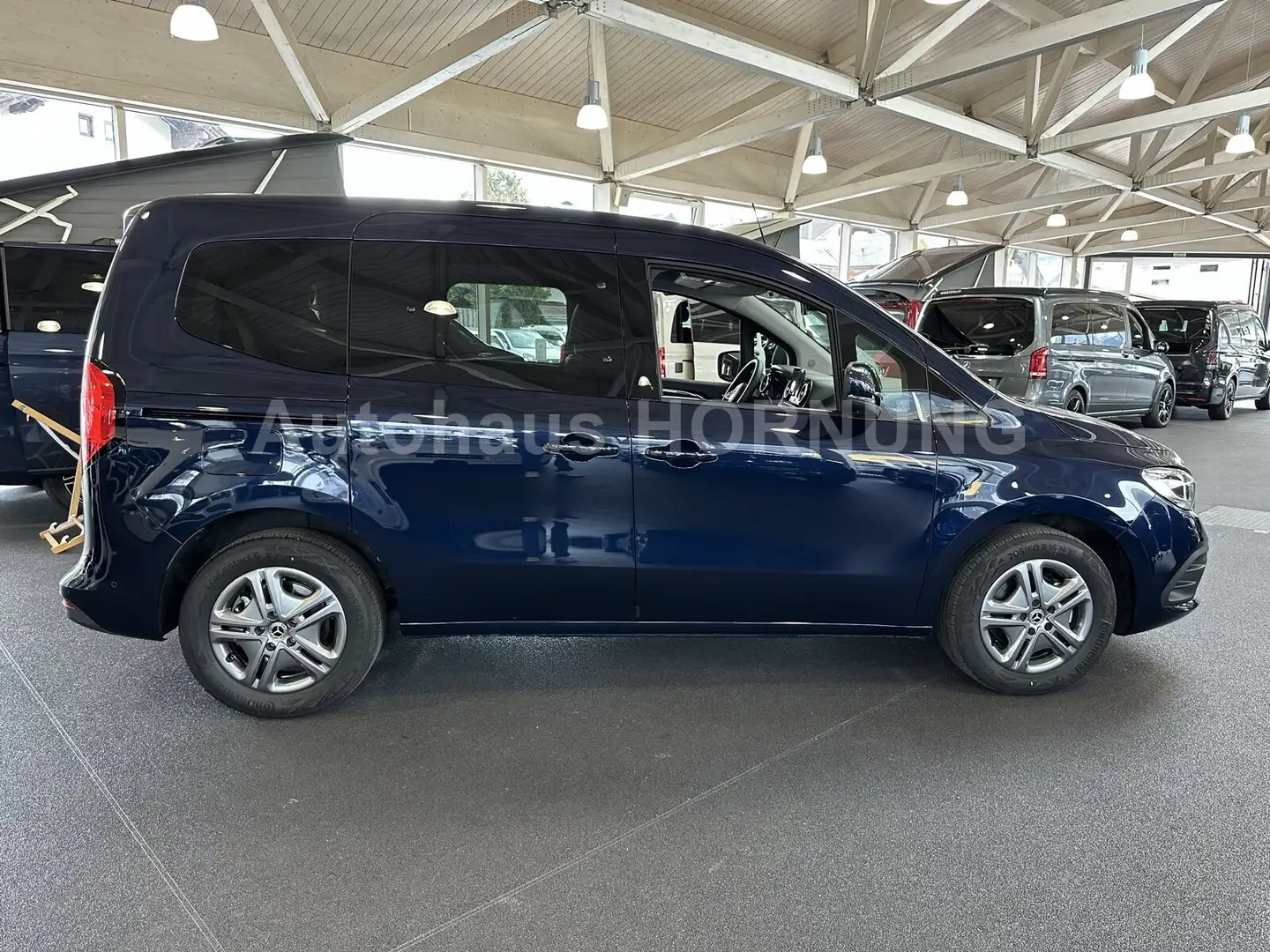 Mercedes-Benz T180d STYLE KLIMA PTS SPHA TWA CARPLAY MBUX DAB BC Blau - 2