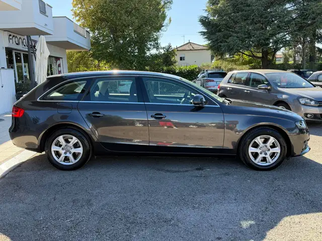 Audi A4 view 7
