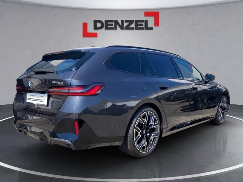 BMW 540 d xDrive Touring G61 — photo 4