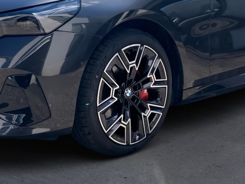 BMW 540 d xDrive Touring G61 — photo 8