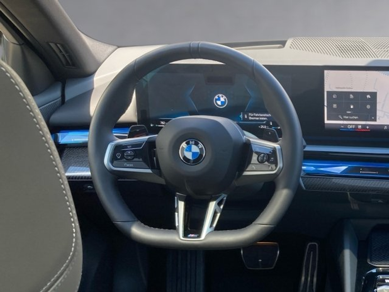 BMW 540 d xDrive Touring G61 — photo 10