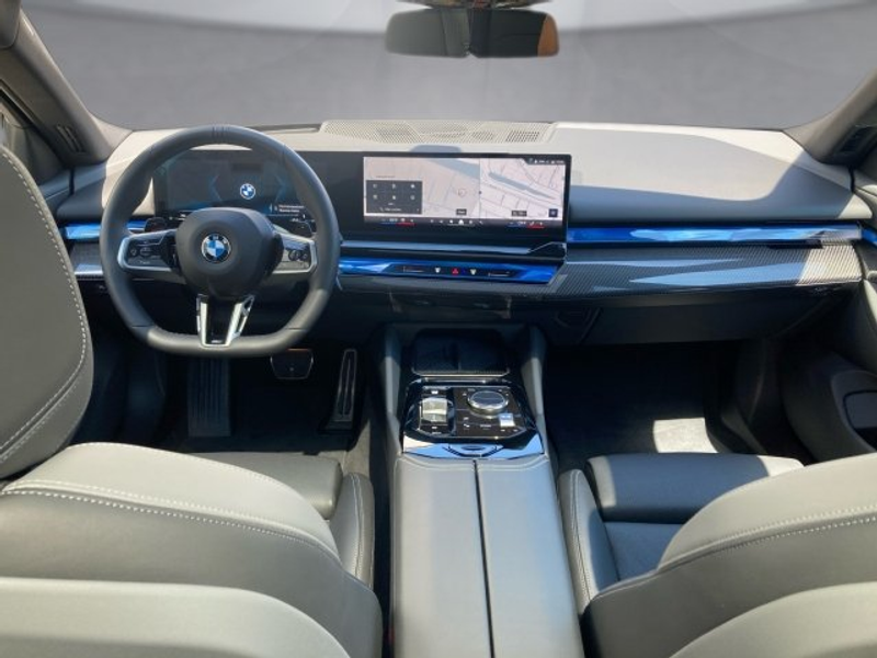 BMW 540 d xDrive Touring G61 — photo 9
