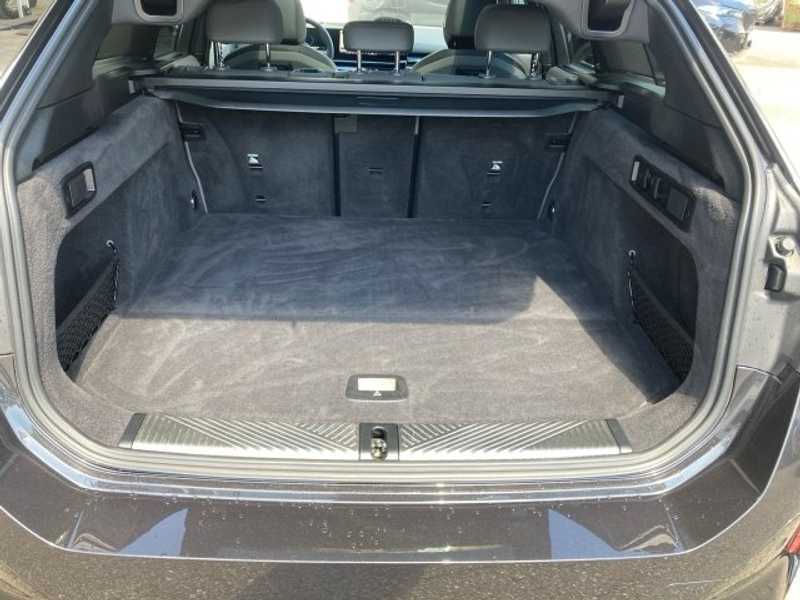 BMW 540 d xDrive Touring G61 — photo 13