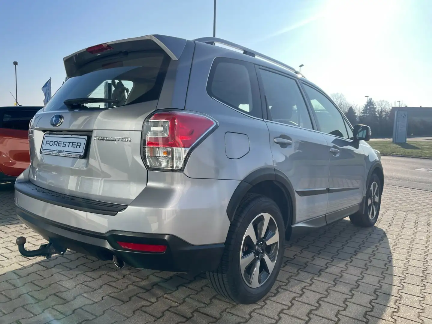 Subaru Forester Exclusive 2.0i*AWD*LED*NAVI*AHZV Argent - 2