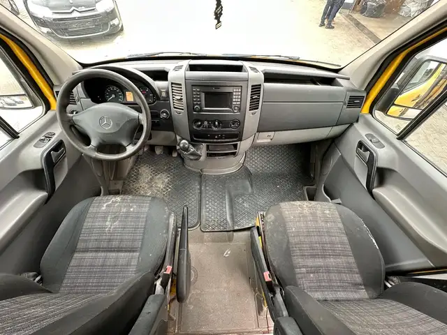 Mercedes-Benz Sprinter view 8