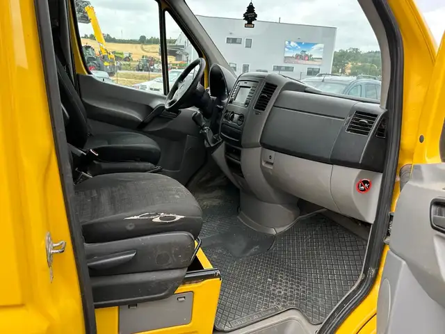 Mercedes-Benz Sprinter view 9