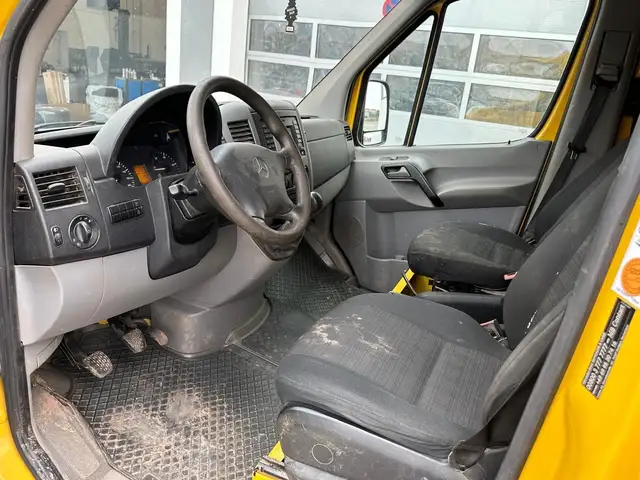 Mercedes-Benz Sprinter view 10