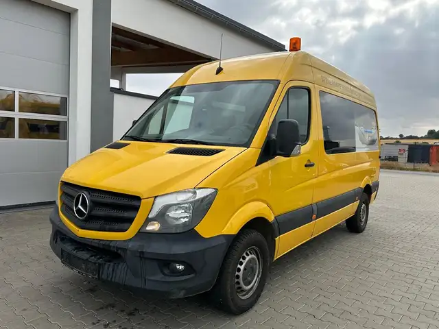 Mercedes-Benz Sprinter view 3