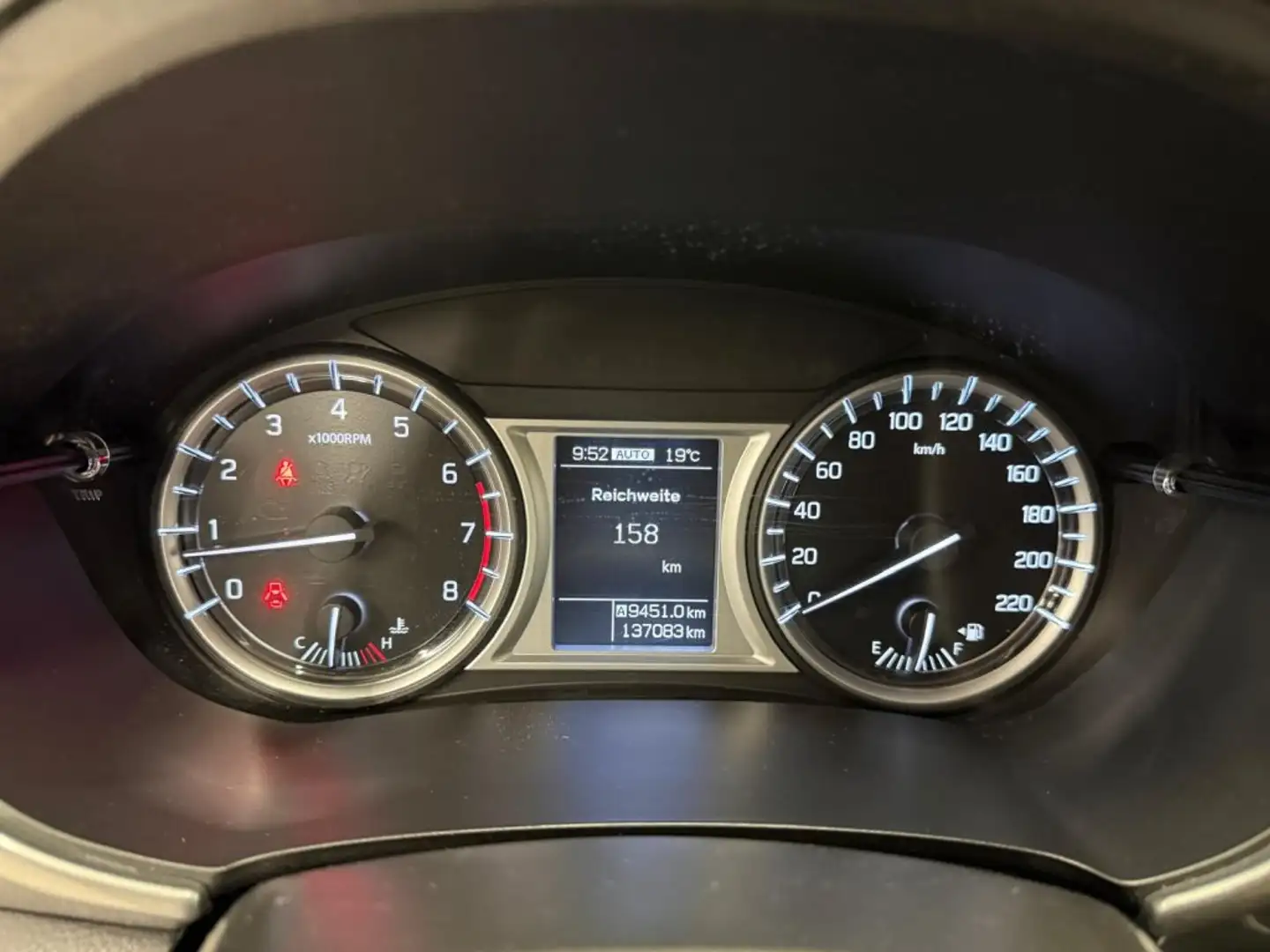 Suzuki Vitara 1.6 5DR 4WD shine Grau - 1