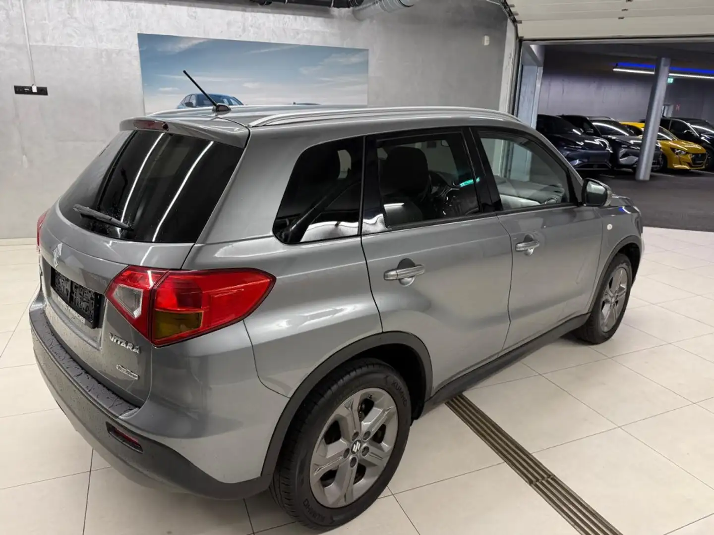 Suzuki Vitara 1.6 5DR 4WD shine Grau - 2
