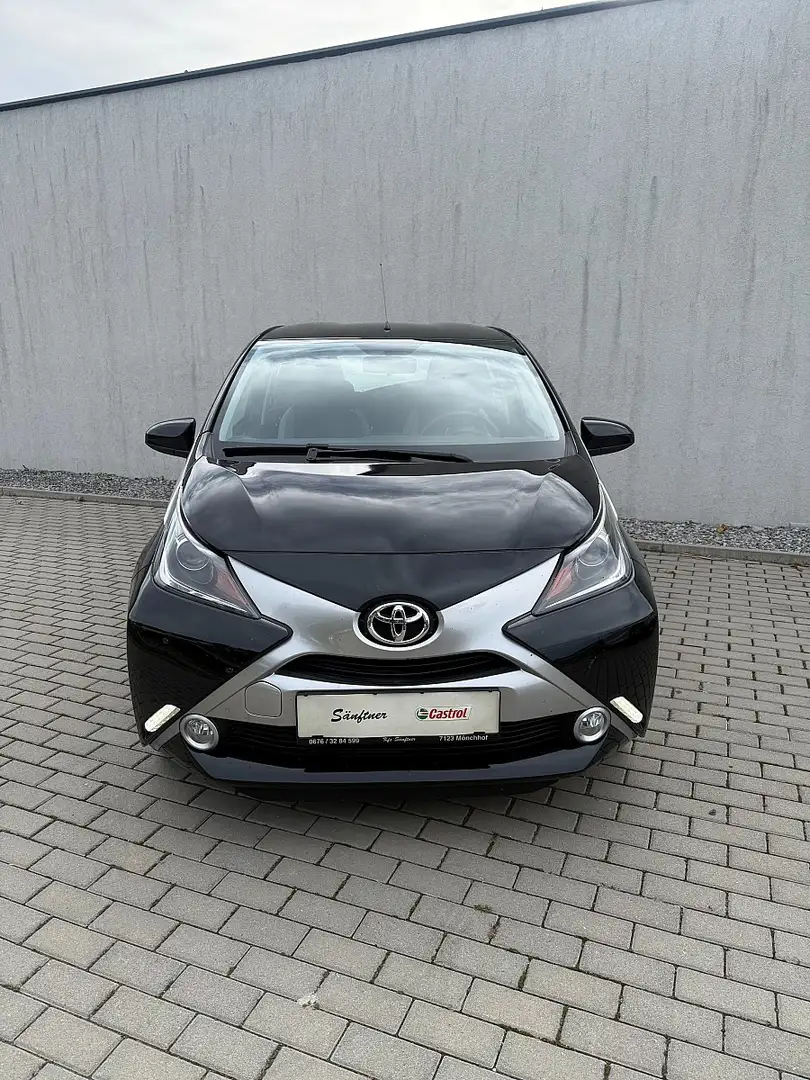 Toyota Aygo 1,0 VVT-i x-clusive Schwarz - 2