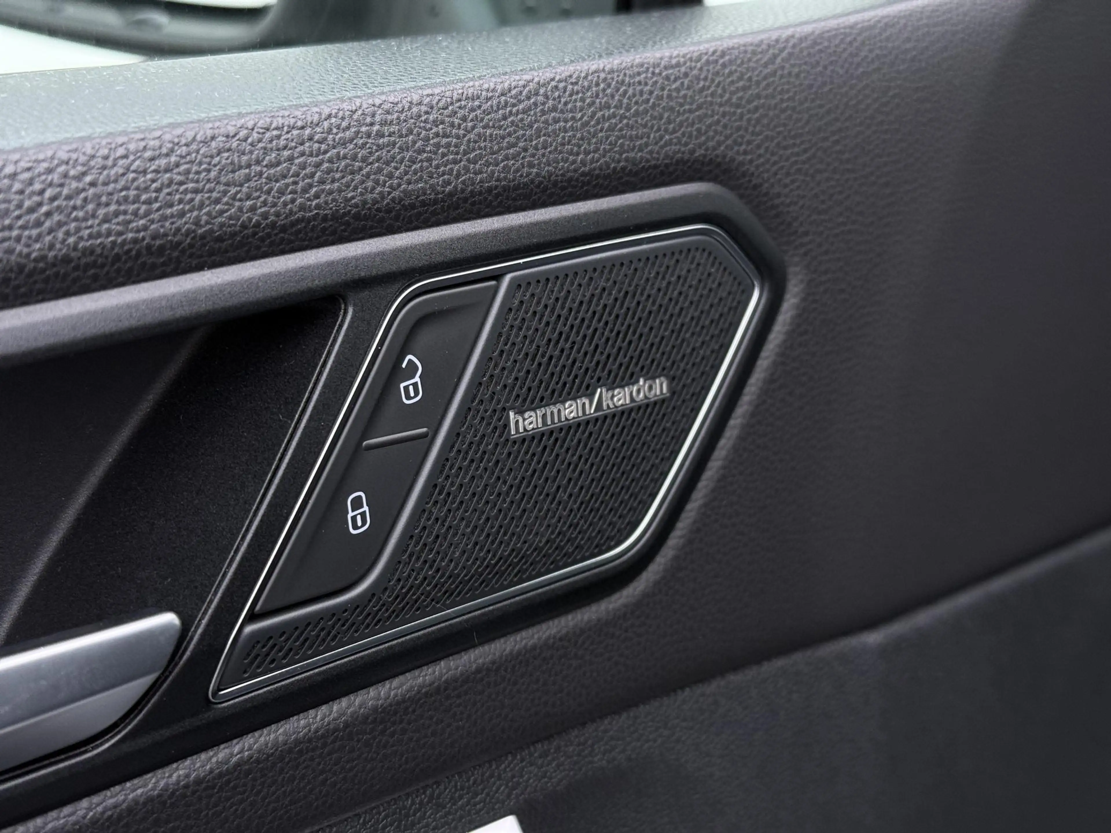 Volkswagen Tiguan 2.0 TSI R 320 PK 4Motion | Pano dak | Trekhaak | 3 — photo 8
