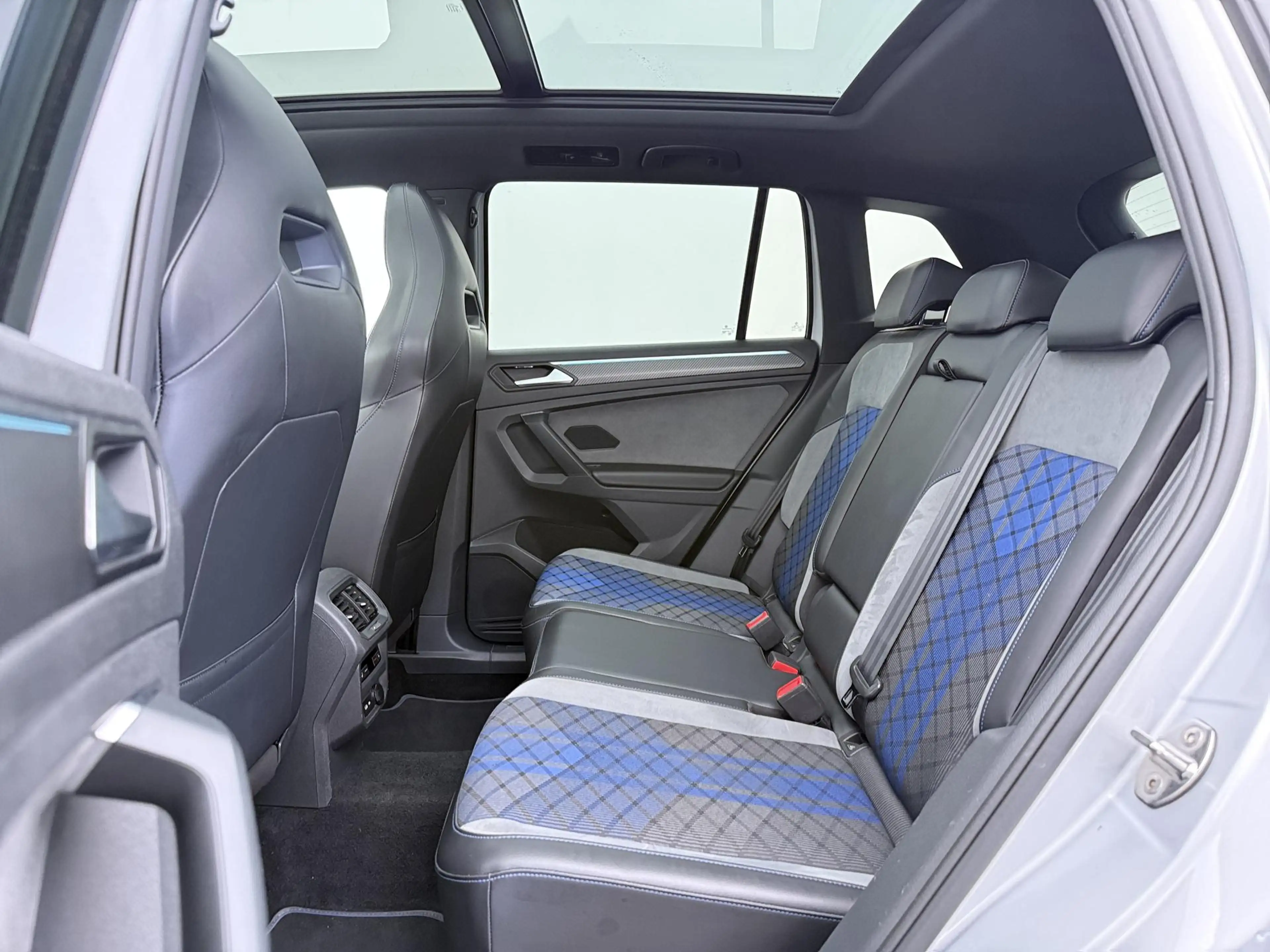 Volkswagen Tiguan 2.0 TSI R 320 PK 4Motion | Pano dak | Trekhaak | 3 — photo 13