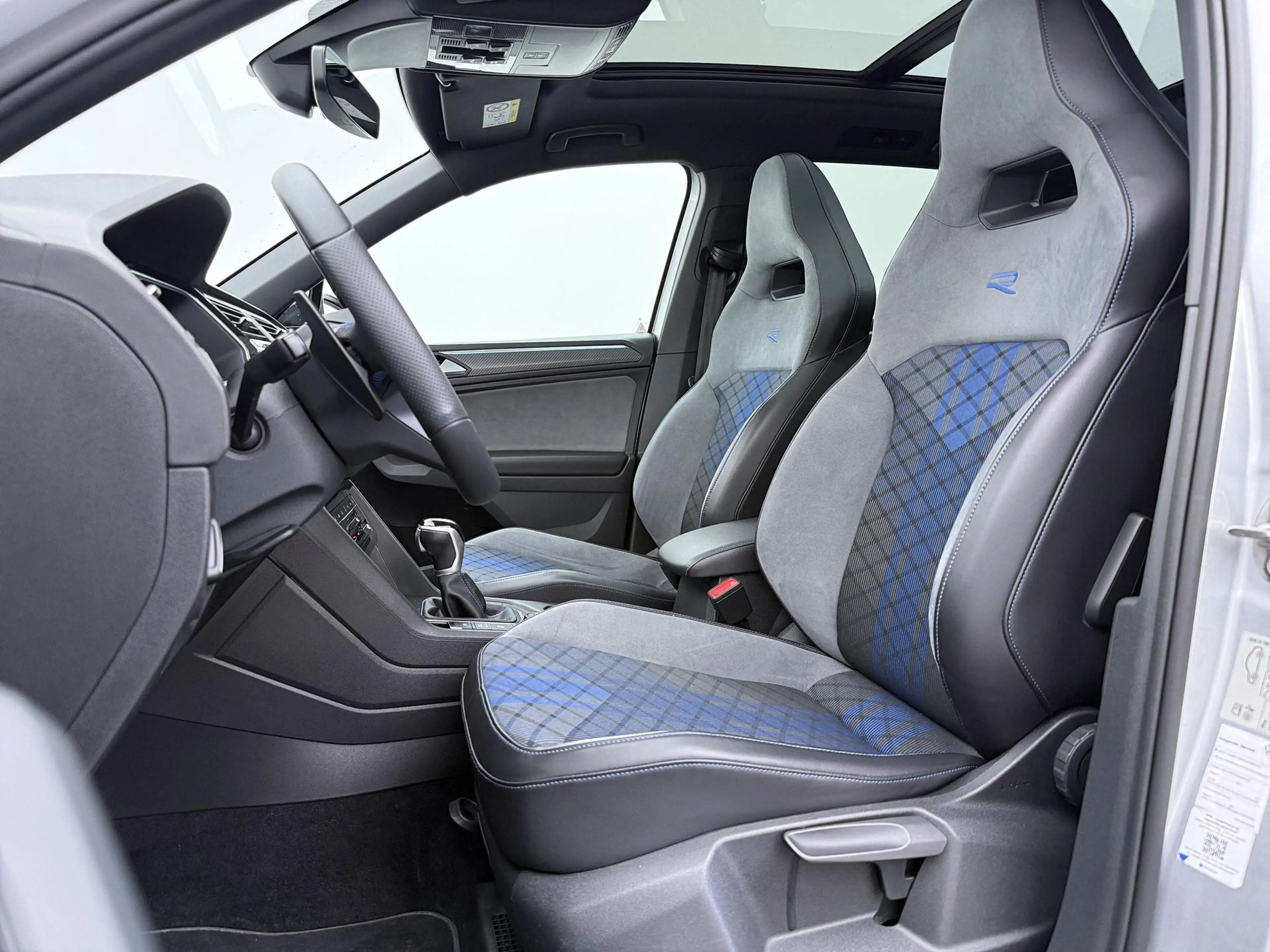 Volkswagen Tiguan 2.0 TSI R 320 PK 4Motion | Pano dak | Trekhaak | 3 — photo 4
