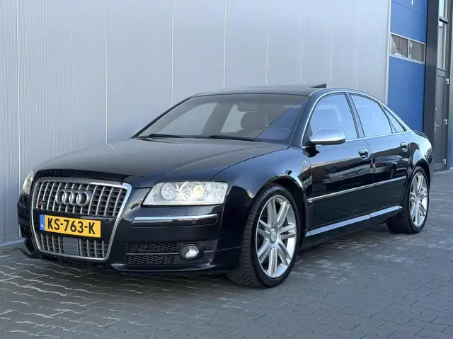 Audi A8 5.2 S8