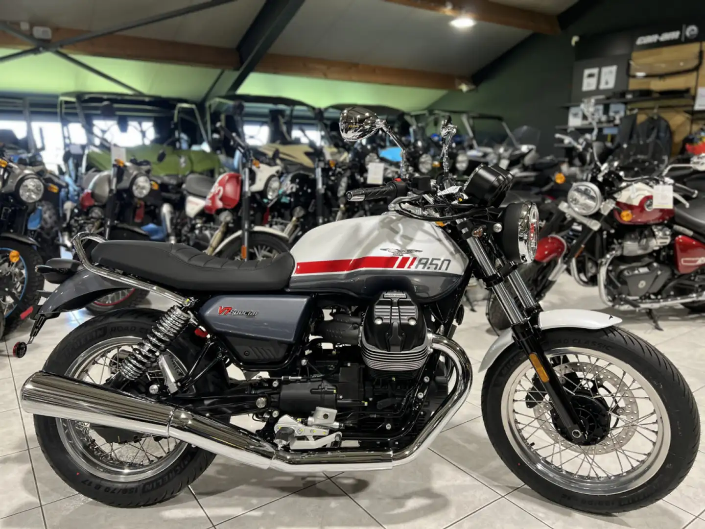 Moto Guzzi V 7 SPECIAL Biały - 1