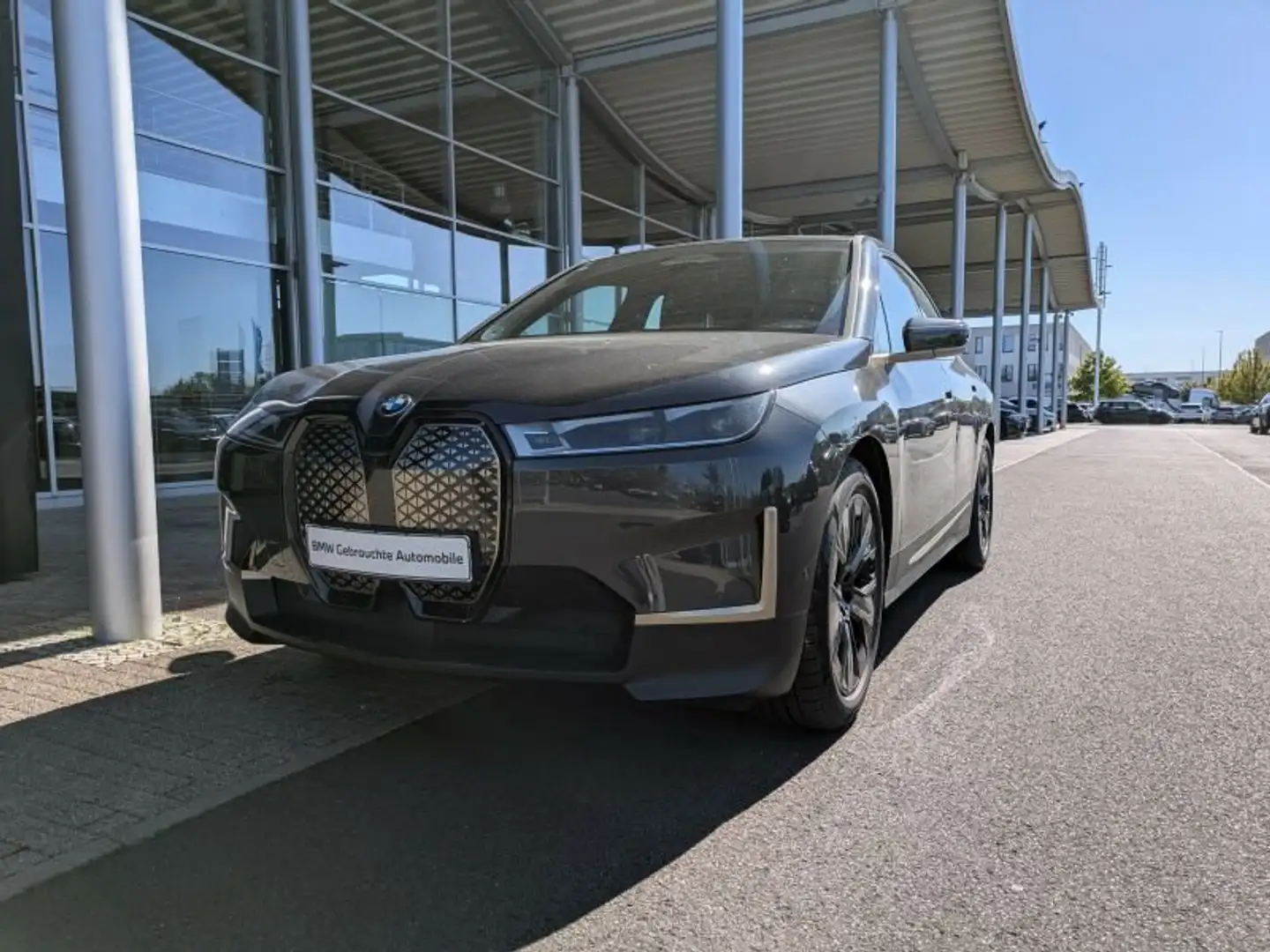 BMW iX xDrive50 Laser. Aktivlenkung. H&K. Grau - 2