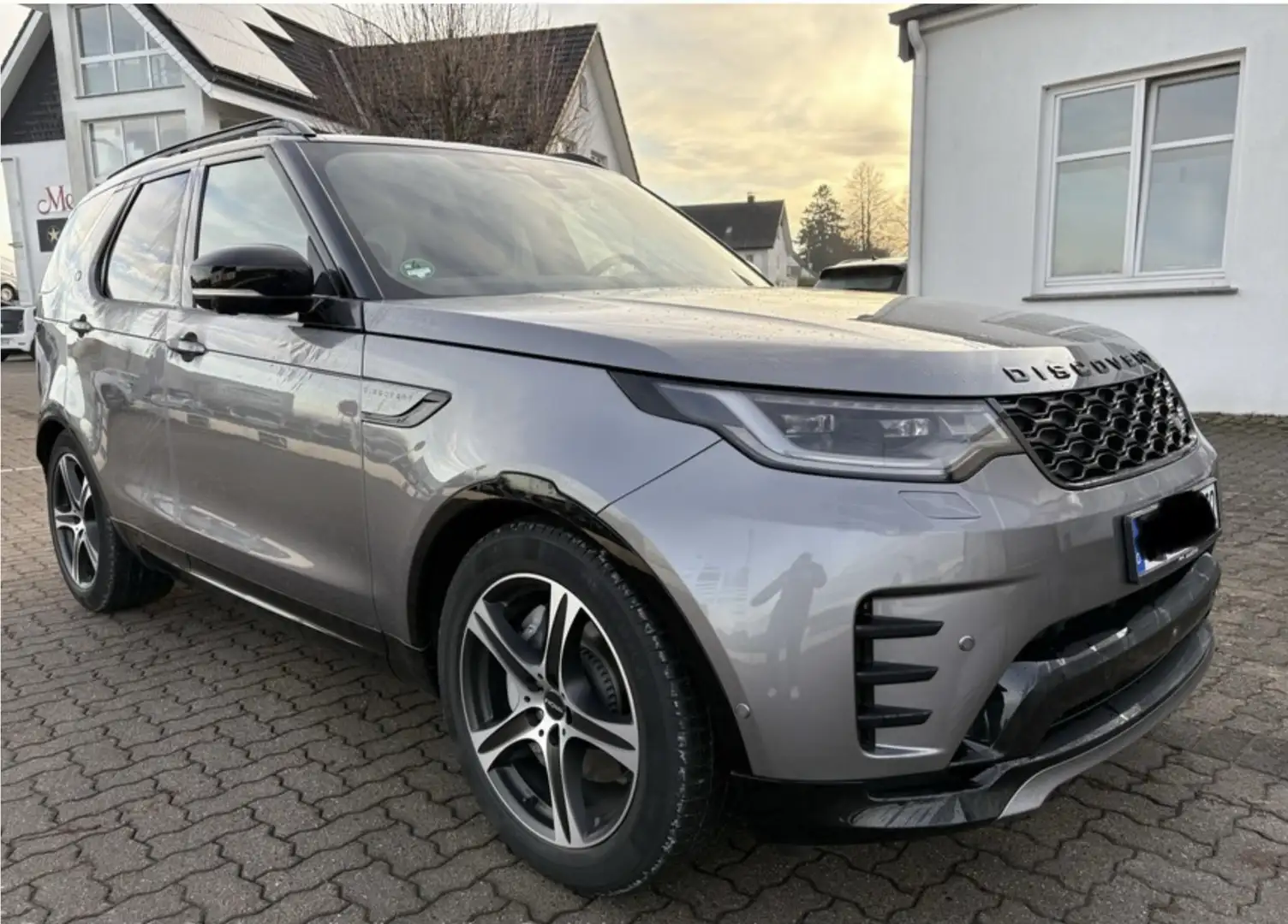 Land Rover Discovery R-Dynamic S D250 c AWD Grau - 2