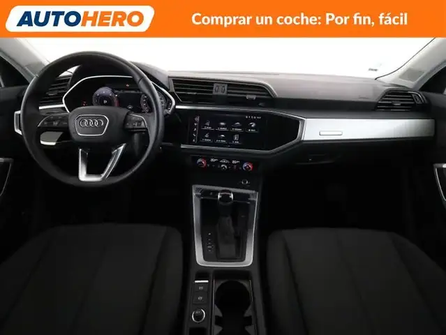 Audi Q3 view 13