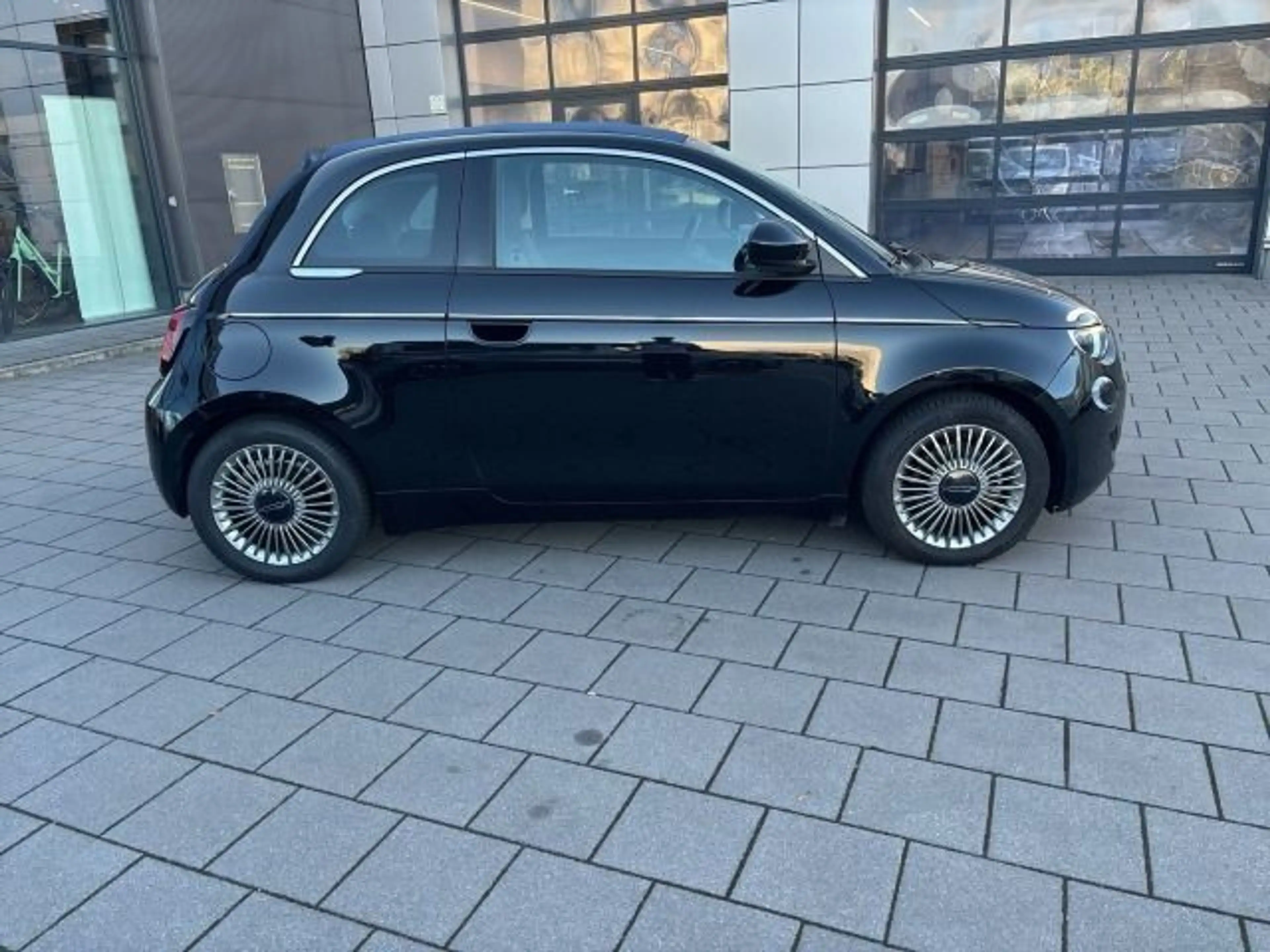 Fiat 500e Cabrio Base 42 kWh *GJR/CarPlay* — photo 5