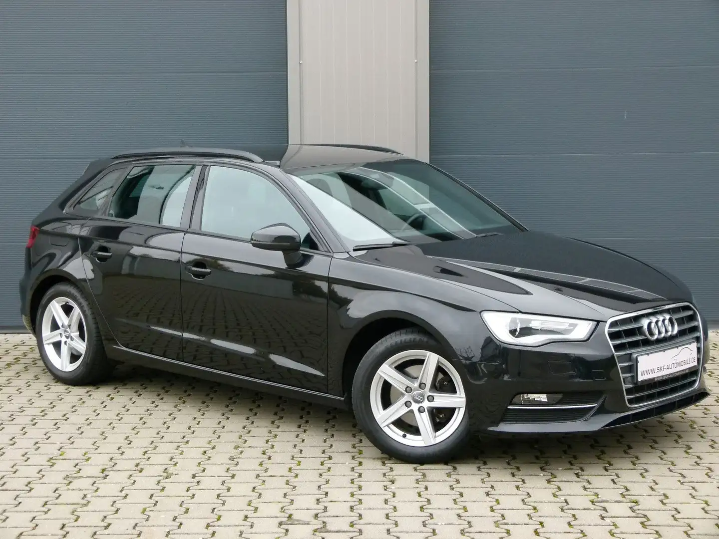Audi A3 Sportback Bi-Xenon Navi PDC Alu Schwarz - 2