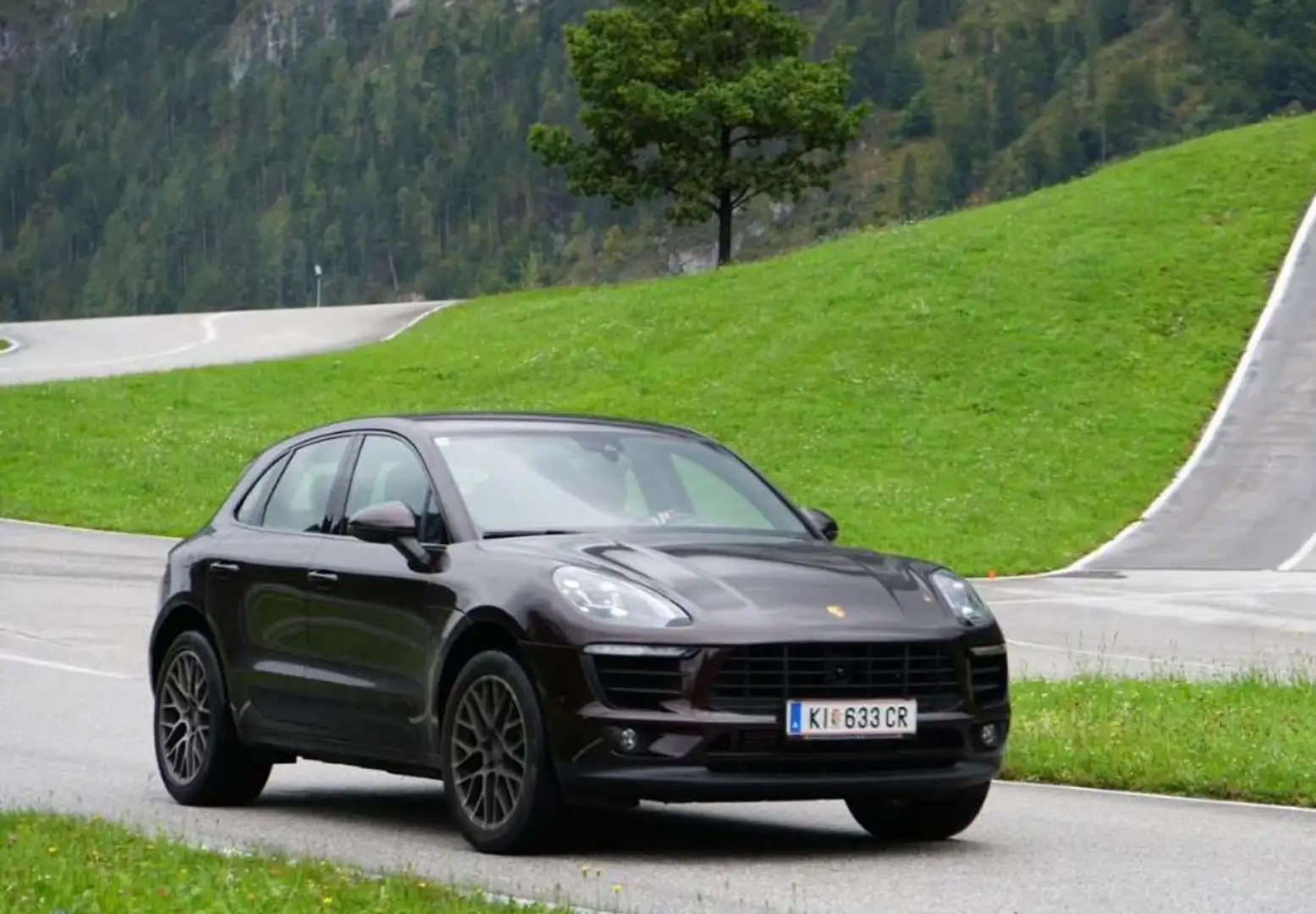 Porsche Macan - 1