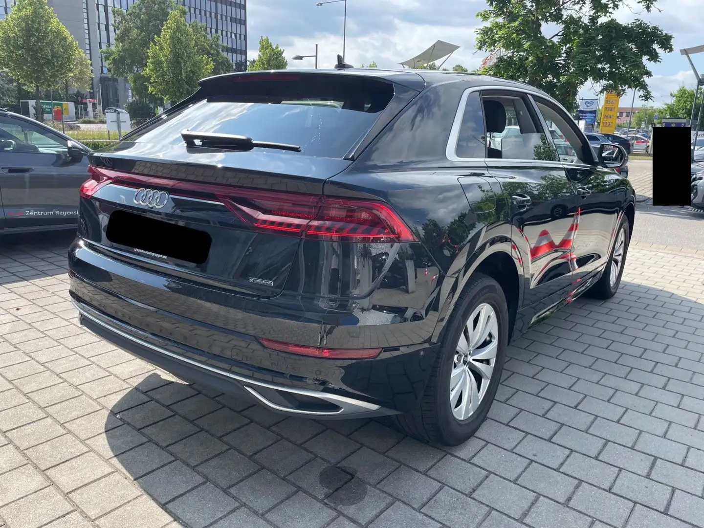 Audi Q8 55 TFSIe quattro ACC+/LEDER/KAMERA/19" Schwarz - 2
