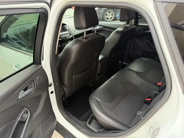 Ford Focus view 11