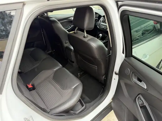 Ford Focus view 13