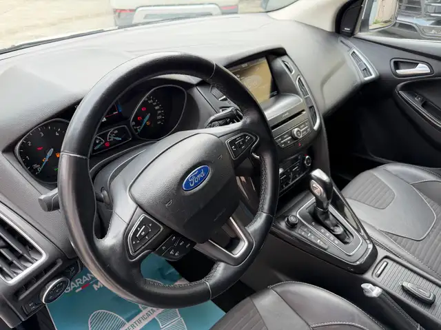 Ford Focus view 9