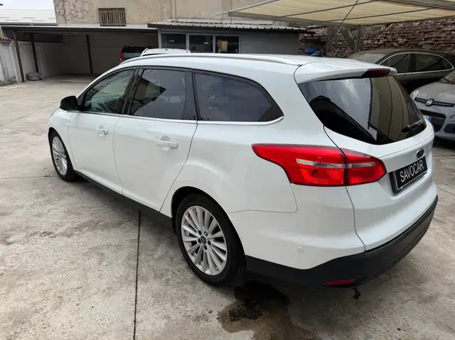 Ford Focus view 5