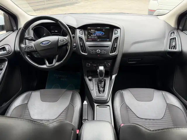 Ford Focus view 15