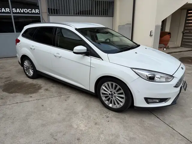 Ford Focus view 2