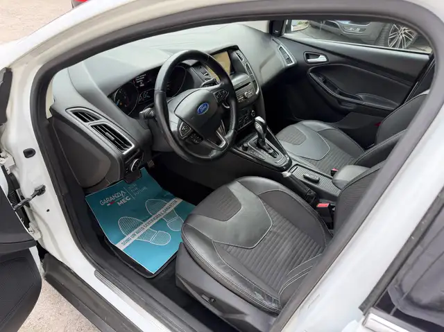 Ford Focus view 8