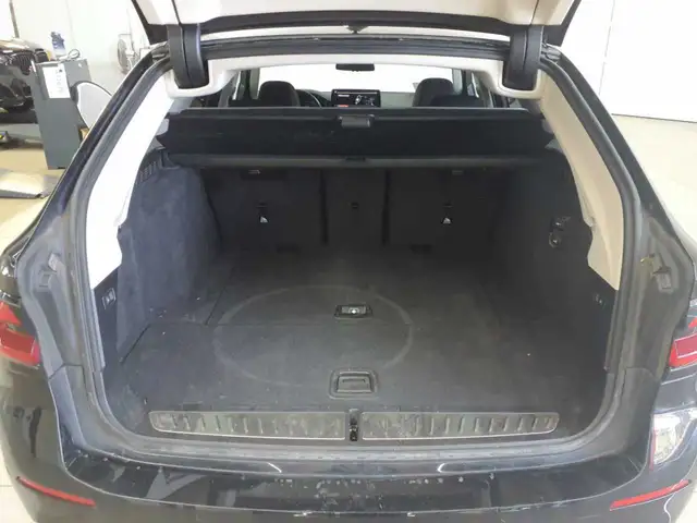 BMW 5 Series view 15