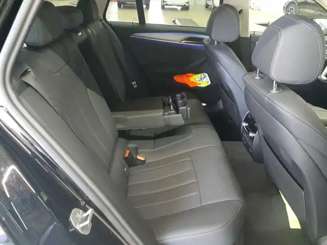 BMW 5 Series view 13