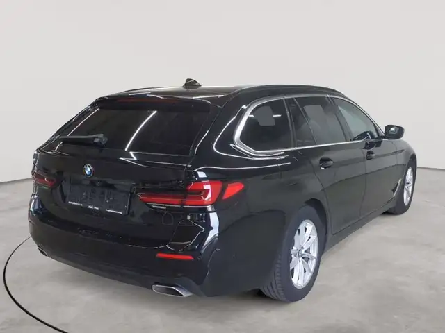 BMW 5 Series view 4