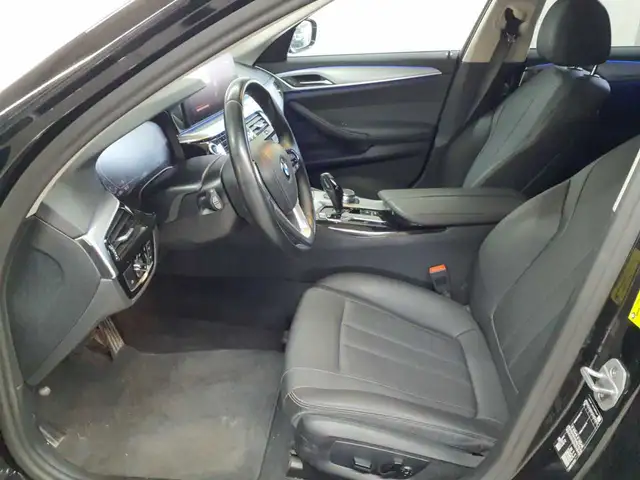 BMW 5 Series view 8