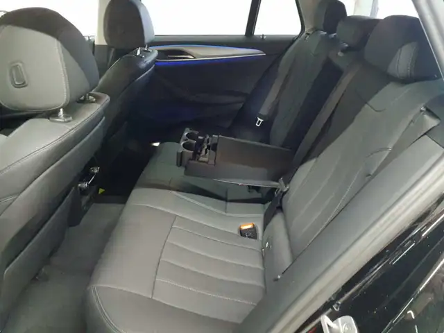 BMW 5 Series view 14
