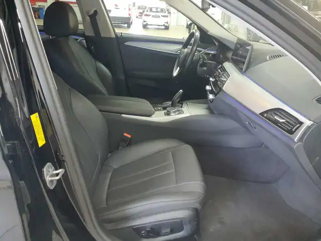 BMW 5 Series view 7