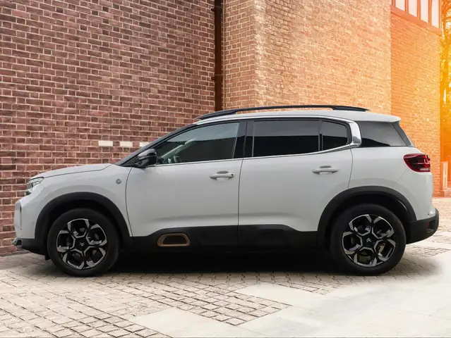 Citroen C5 Aircross view 3