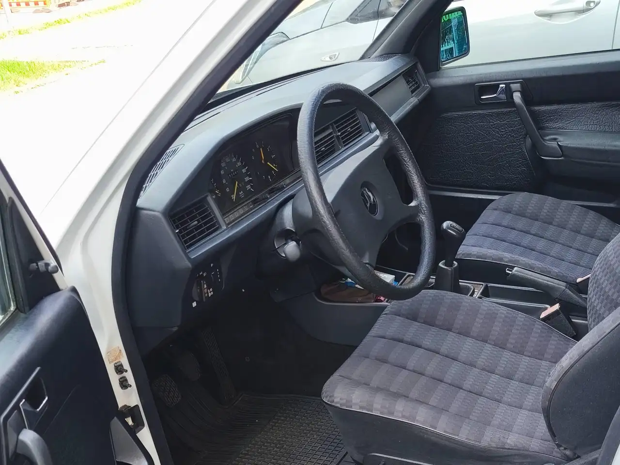 Mercedes-Benz 190 E 1.8, foto 3