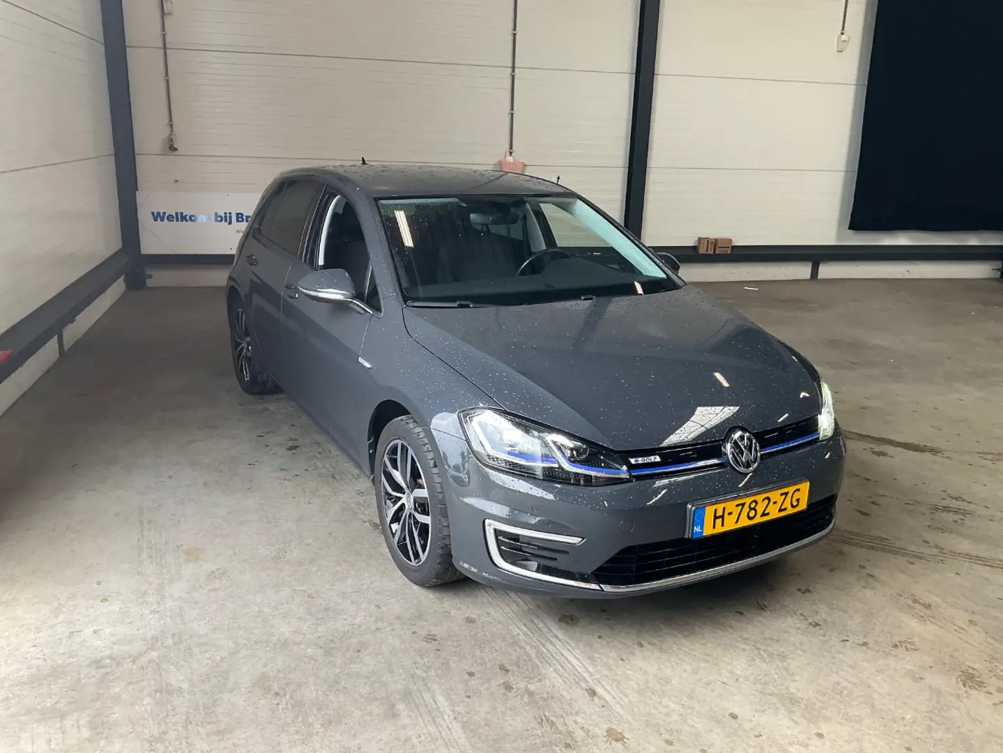 Volkswagen e-Golf E-DITION 136 pk | Airco (automatisch) | Apple Carp Grijs - 2