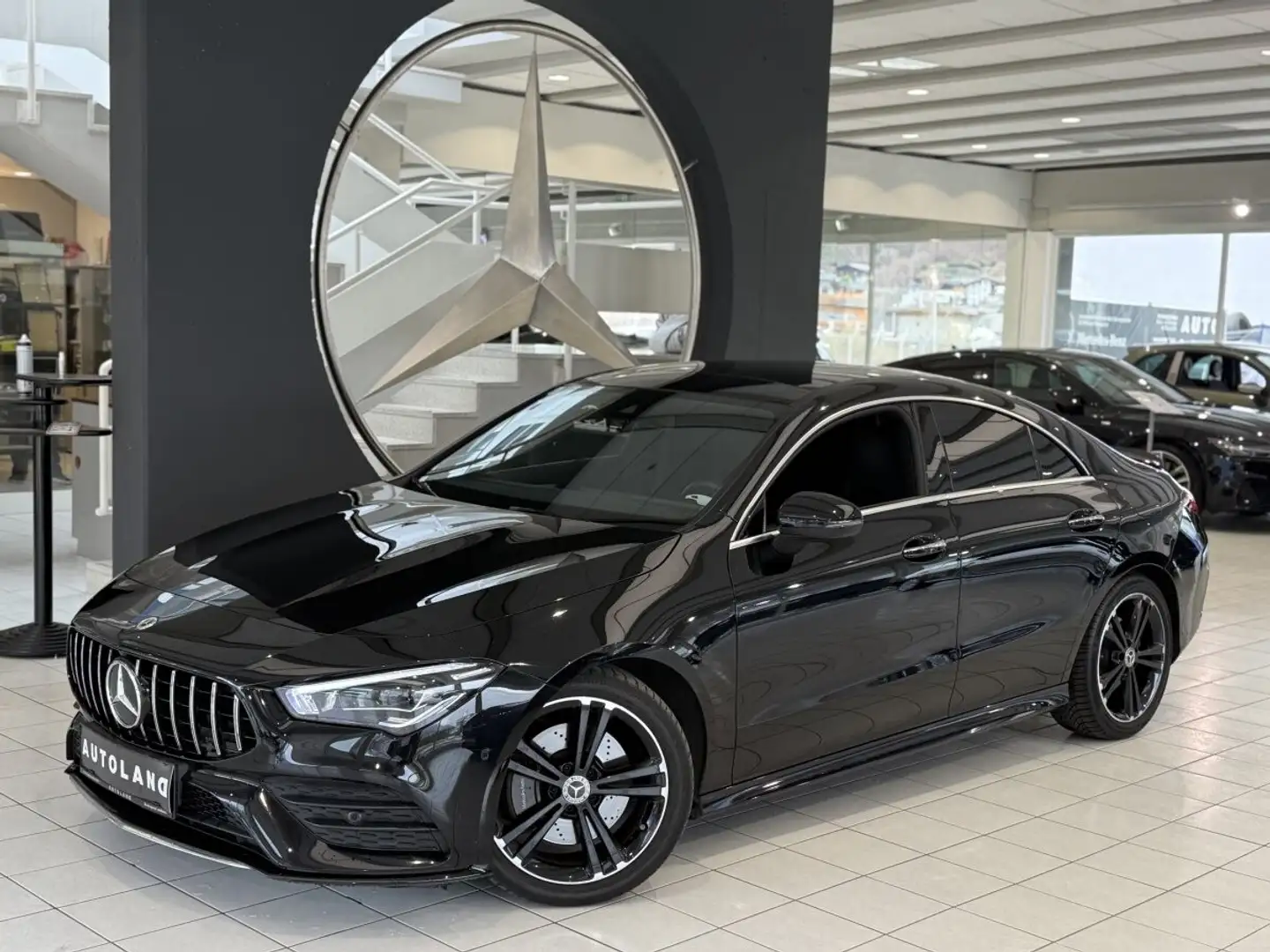 Mercedes-Benz CLA 200 d Coupe AMG-LINE Panoramadach Schwarz - 2