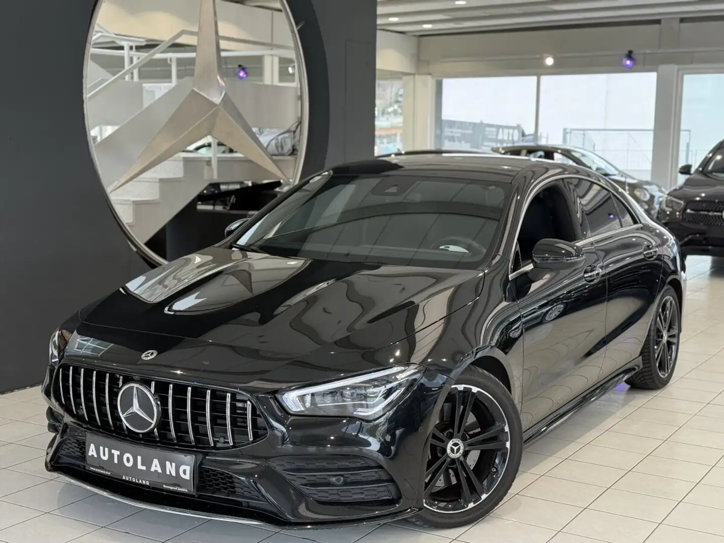 Mercedes-Benz CLA 200 d Coupe AMG-LINE Panoramadach Schwarz - 1