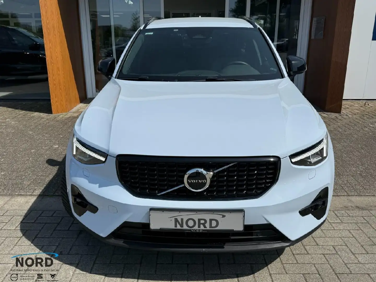 Volvo XC40 Plus Dark 2WD Blau - 2